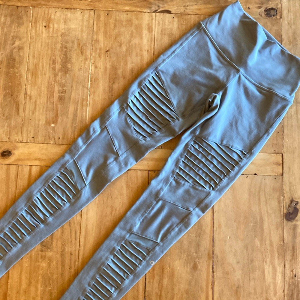 ALO Yoga high waisted Grayish Blue Leggings with Cutout Design